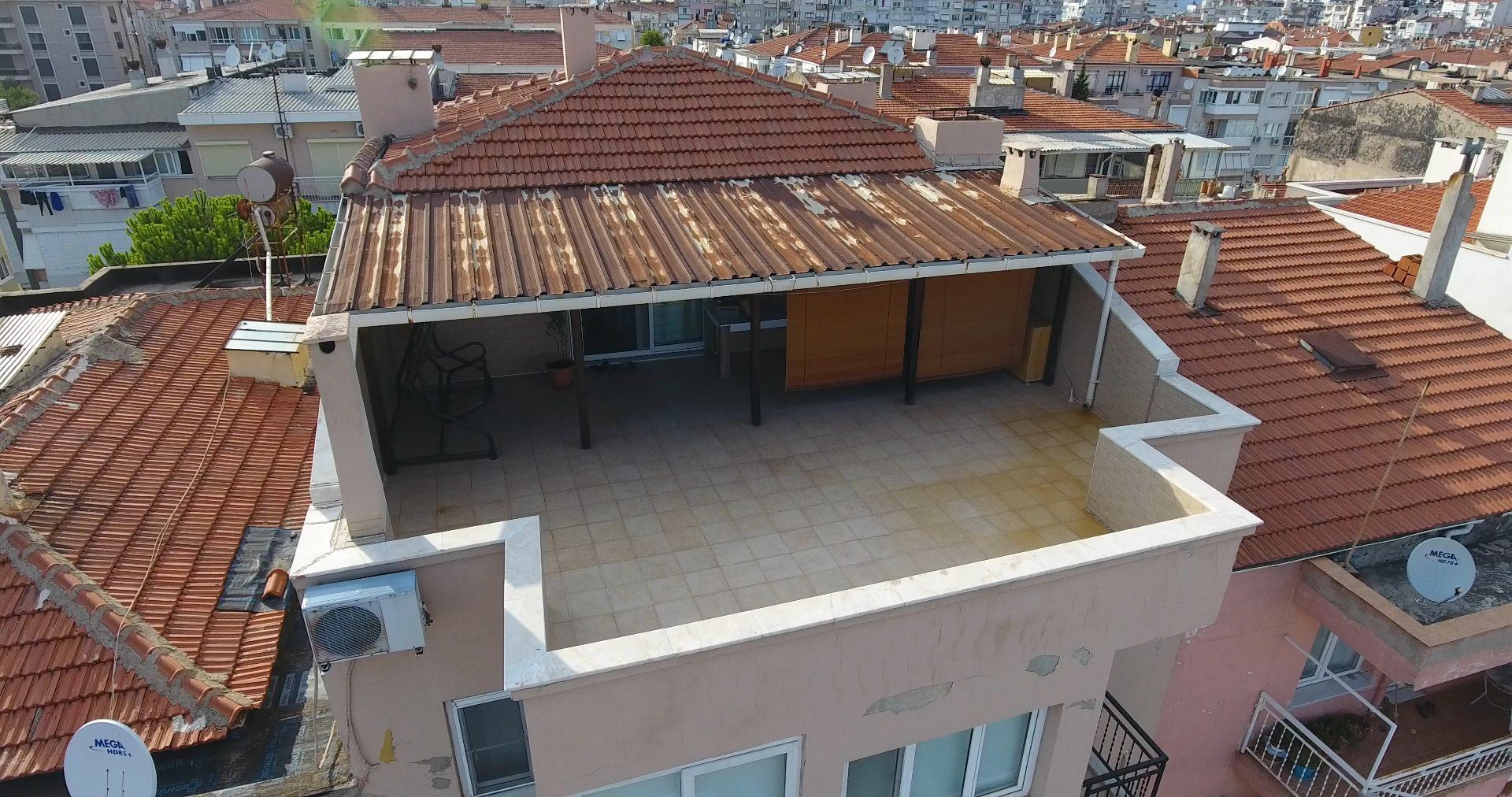 Veranda ve çatı ile banyo Veranda ve çatı ile banyo